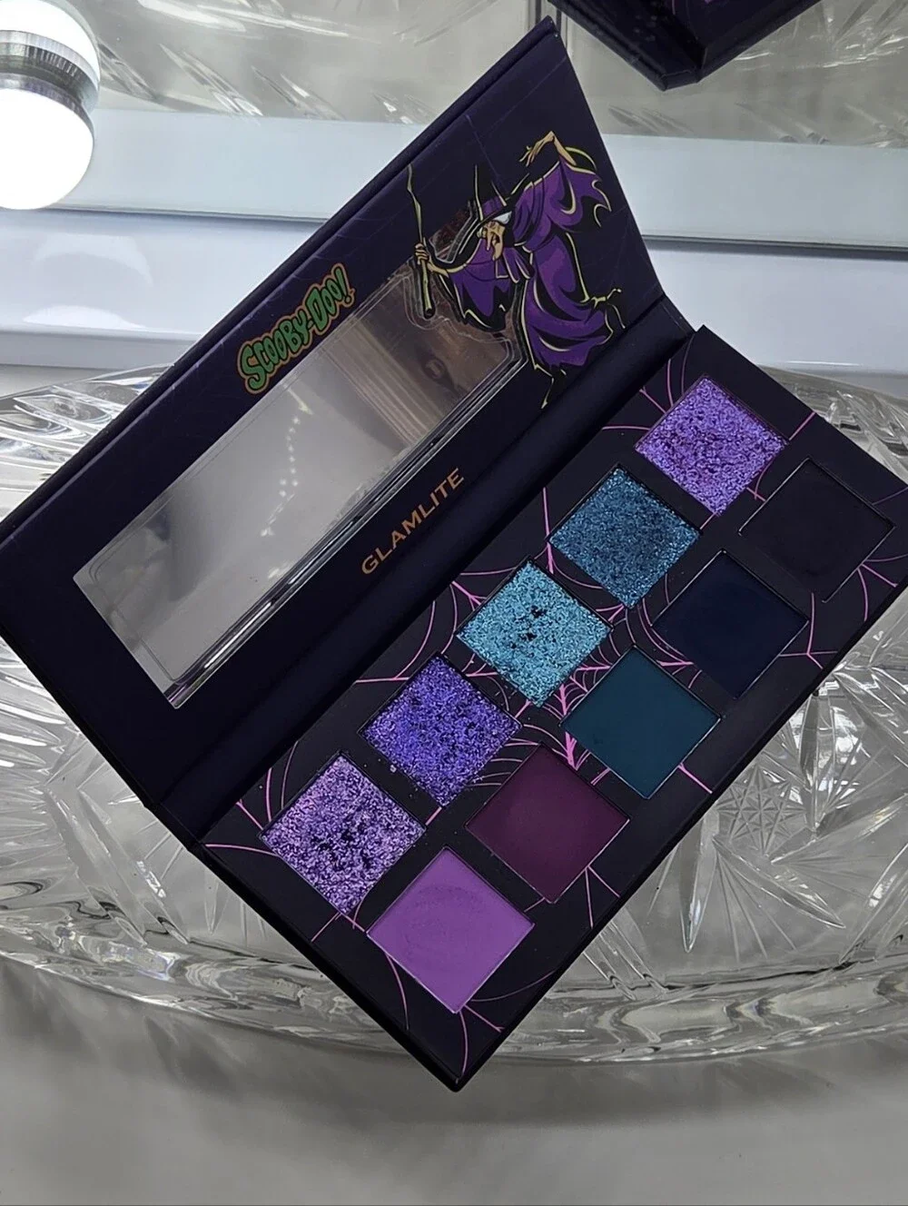 GLAMLITE X SCOOBY-DOO CREEPS AND CRAWLS 10 SHADE EYESHADOW PALETTE